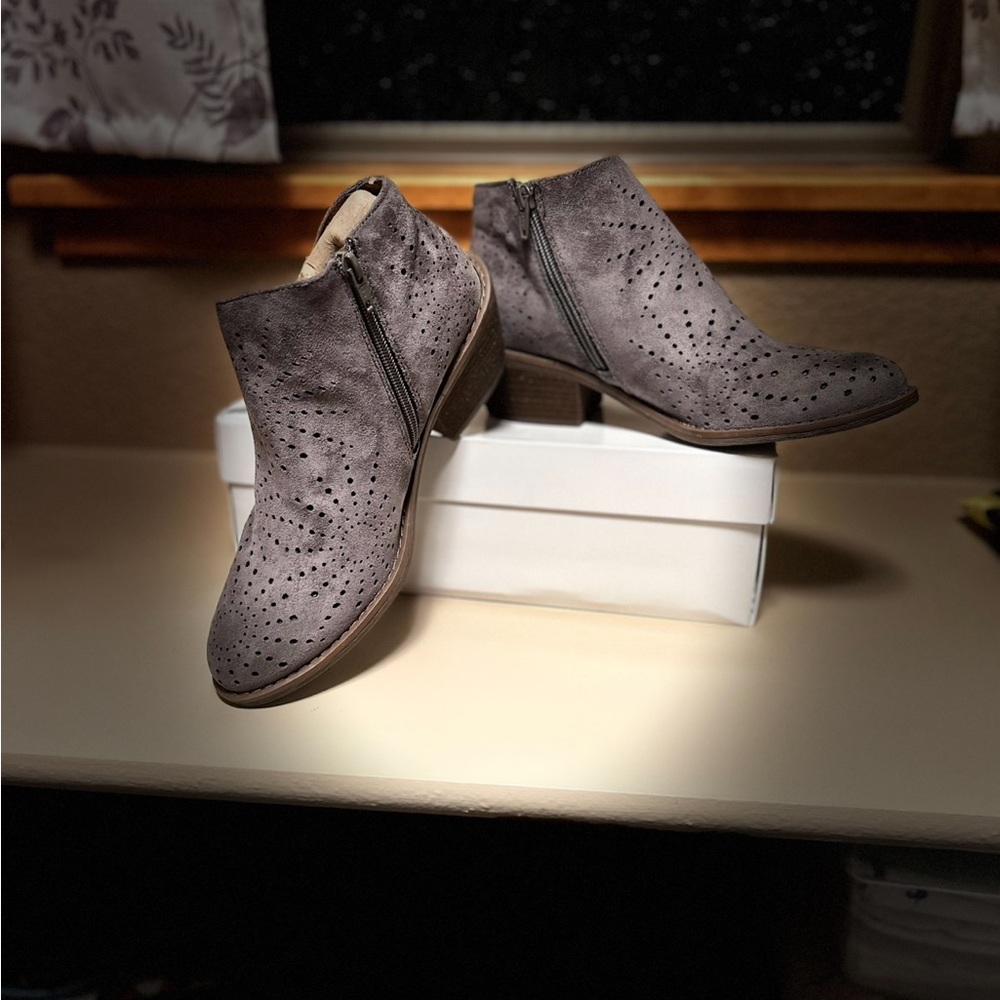 New In Box-Eurosoft Ankle Booties - Picture 2 of 6